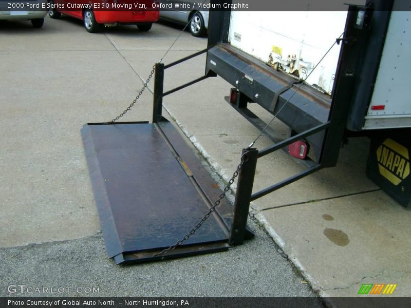 Oxford White / Medium Graphite 2000 Ford E Series Cutaway E350 Moving Van