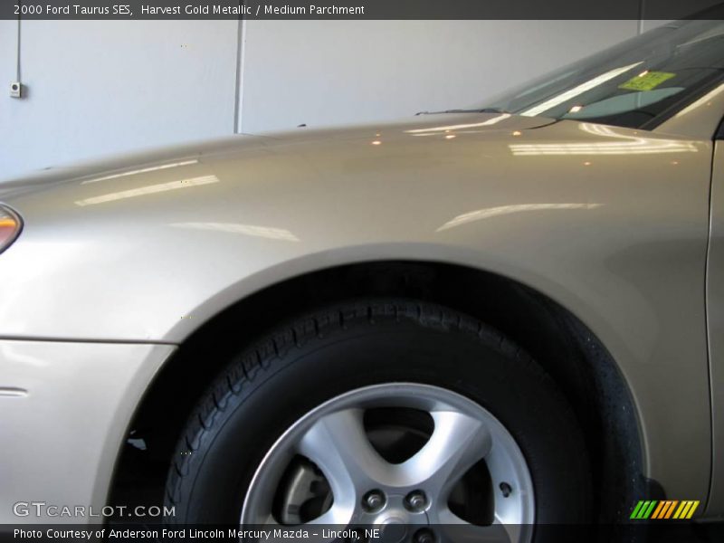 Harvest Gold Metallic / Medium Parchment 2000 Ford Taurus SES