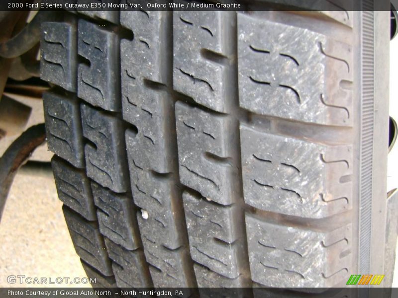 Oxford White / Medium Graphite 2000 Ford E Series Cutaway E350 Moving Van