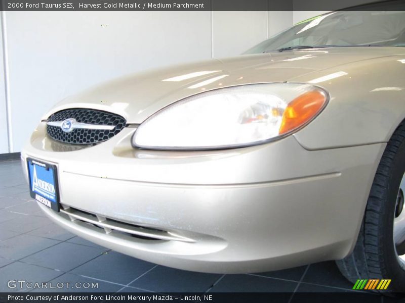 Harvest Gold Metallic / Medium Parchment 2000 Ford Taurus SES