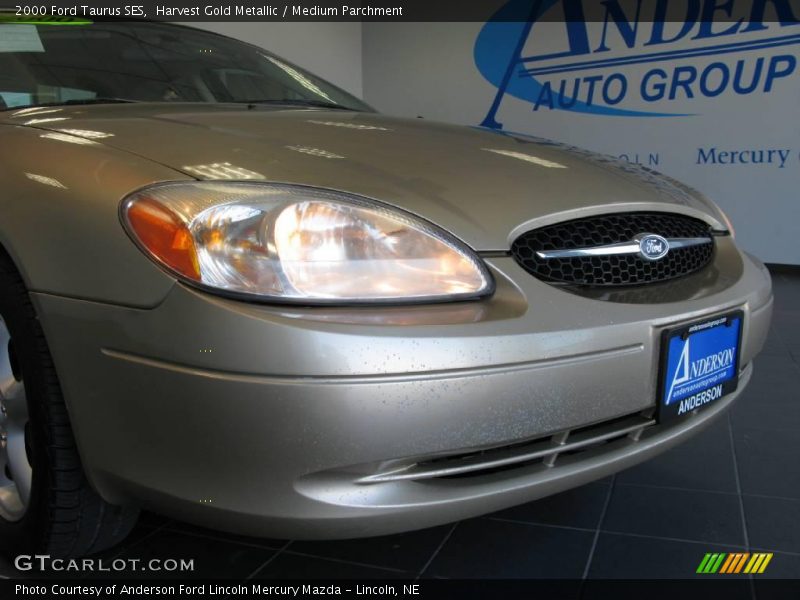 Harvest Gold Metallic / Medium Parchment 2000 Ford Taurus SES