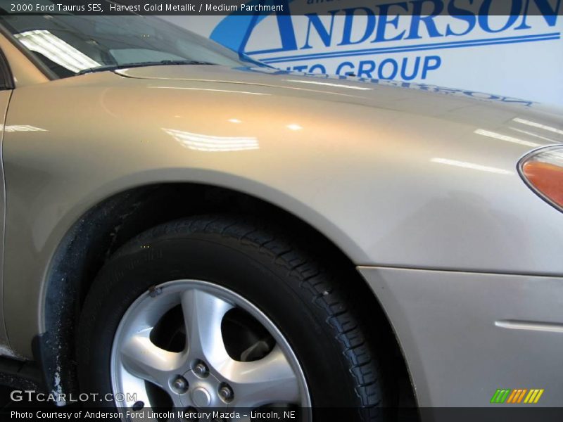 Harvest Gold Metallic / Medium Parchment 2000 Ford Taurus SES