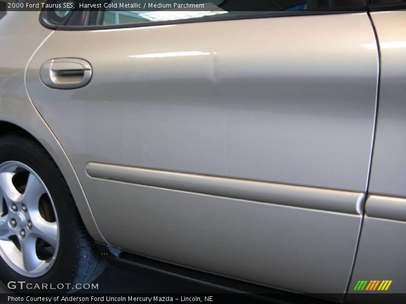 Harvest Gold Metallic / Medium Parchment 2000 Ford Taurus SES