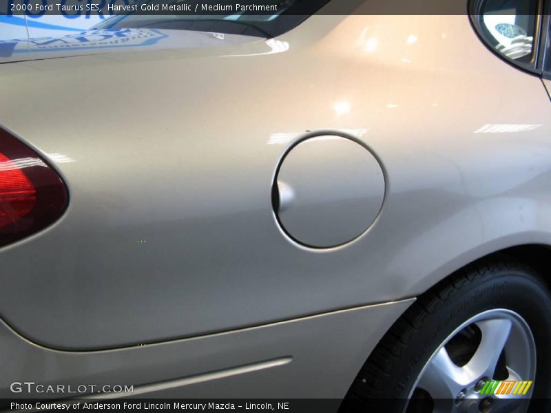 Harvest Gold Metallic / Medium Parchment 2000 Ford Taurus SES