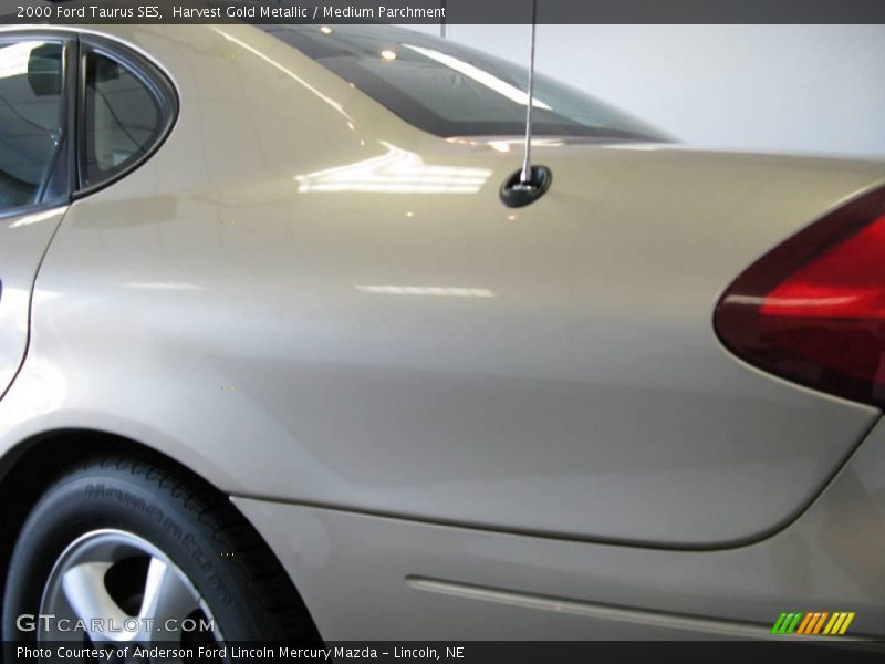 Harvest Gold Metallic / Medium Parchment 2000 Ford Taurus SES