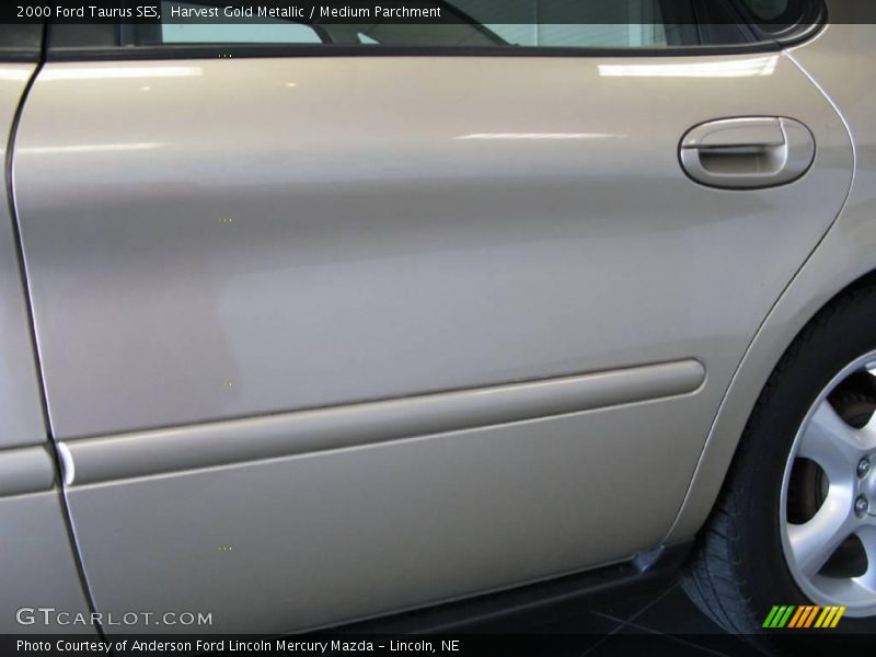 Harvest Gold Metallic / Medium Parchment 2000 Ford Taurus SES