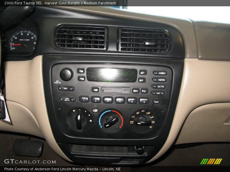 Harvest Gold Metallic / Medium Parchment 2000 Ford Taurus SES