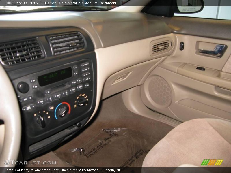 Harvest Gold Metallic / Medium Parchment 2000 Ford Taurus SES