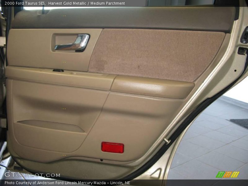Harvest Gold Metallic / Medium Parchment 2000 Ford Taurus SES