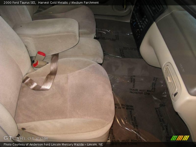 Harvest Gold Metallic / Medium Parchment 2000 Ford Taurus SES
