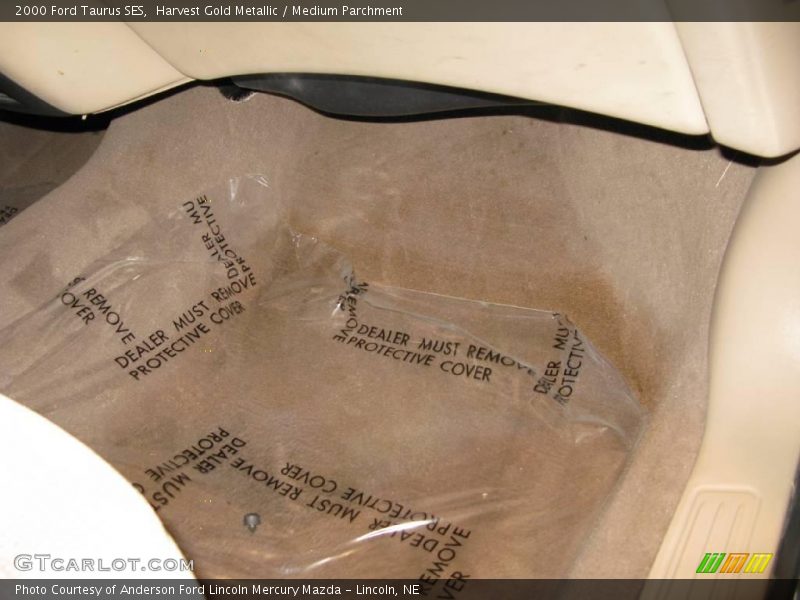Harvest Gold Metallic / Medium Parchment 2000 Ford Taurus SES