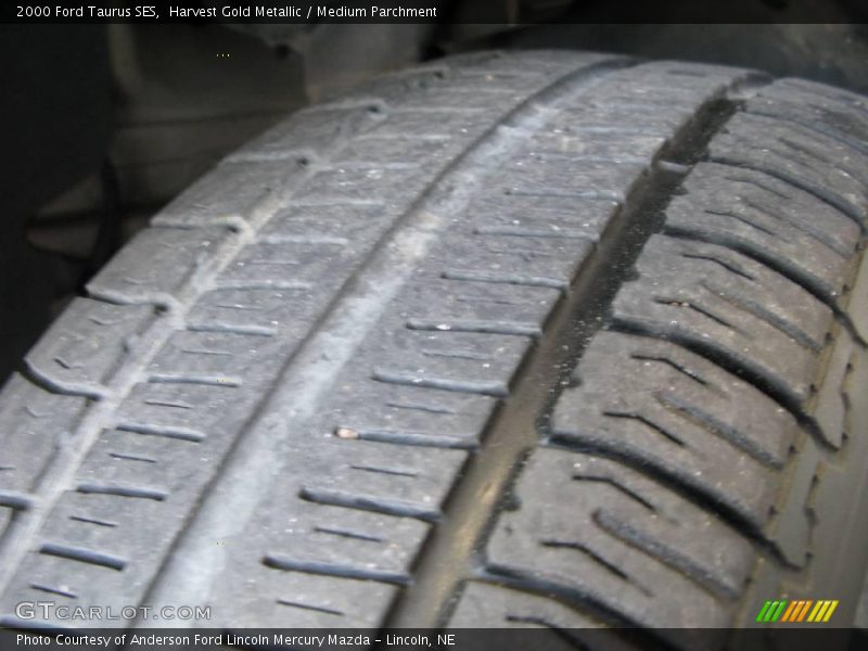 Harvest Gold Metallic / Medium Parchment 2000 Ford Taurus SES