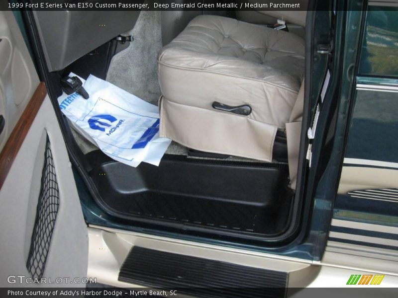 Deep Emerald Green Metallic / Medium Parchment 1999 Ford E Series Van E150 Custom Passenger