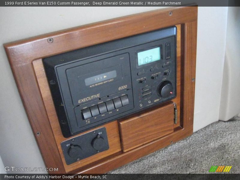 Deep Emerald Green Metallic / Medium Parchment 1999 Ford E Series Van E150 Custom Passenger
