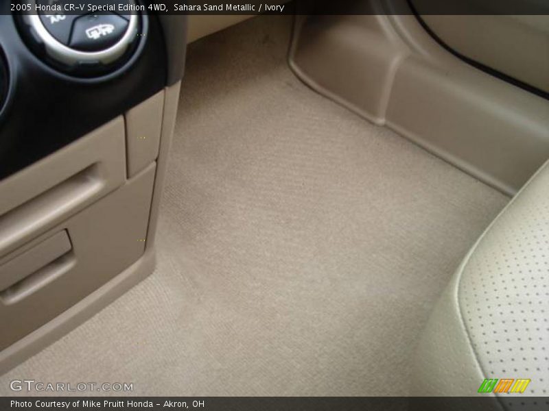 Sahara Sand Metallic / Ivory 2005 Honda CR-V Special Edition 4WD