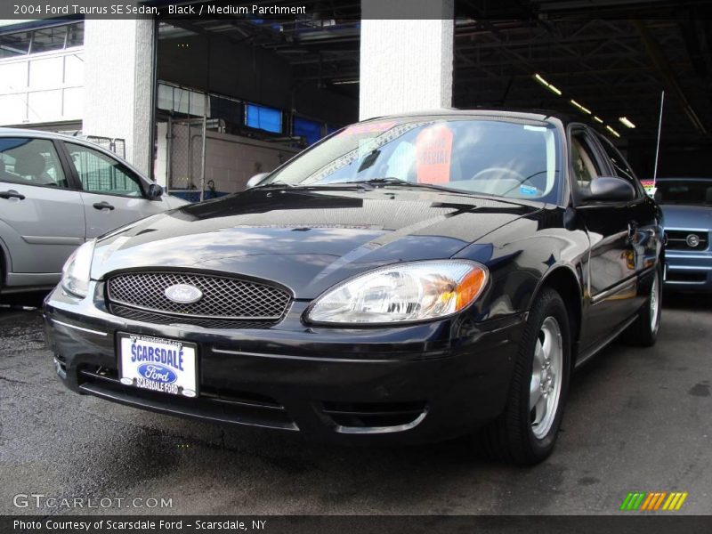 Black / Medium Parchment 2004 Ford Taurus SE Sedan