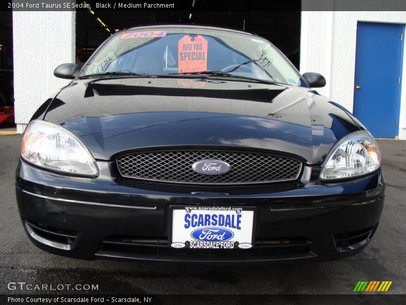 Black / Medium Parchment 2004 Ford Taurus SE Sedan