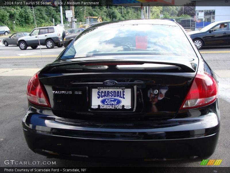 Black / Medium Parchment 2004 Ford Taurus SE Sedan