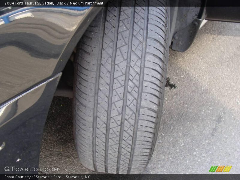 Black / Medium Parchment 2004 Ford Taurus SE Sedan