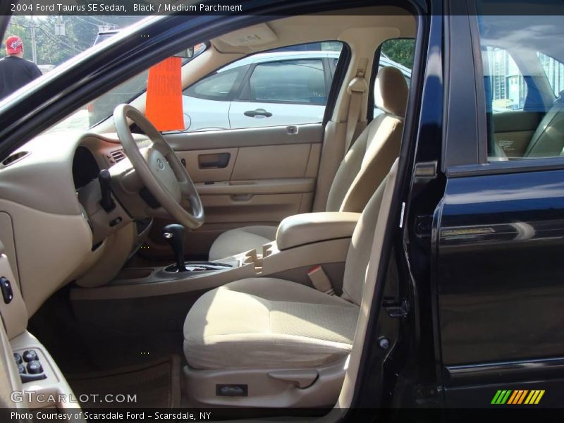 Black / Medium Parchment 2004 Ford Taurus SE Sedan