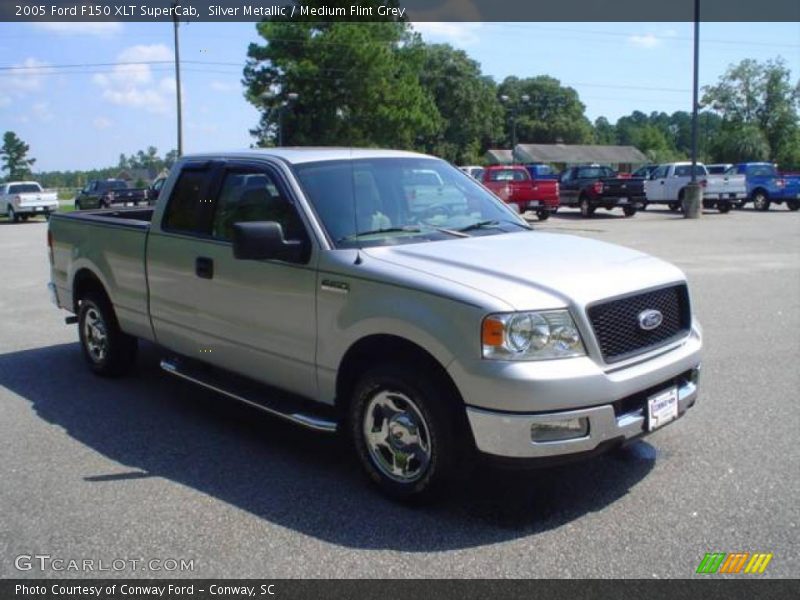 Silver Metallic / Medium Flint Grey 2005 Ford F150 XLT SuperCab