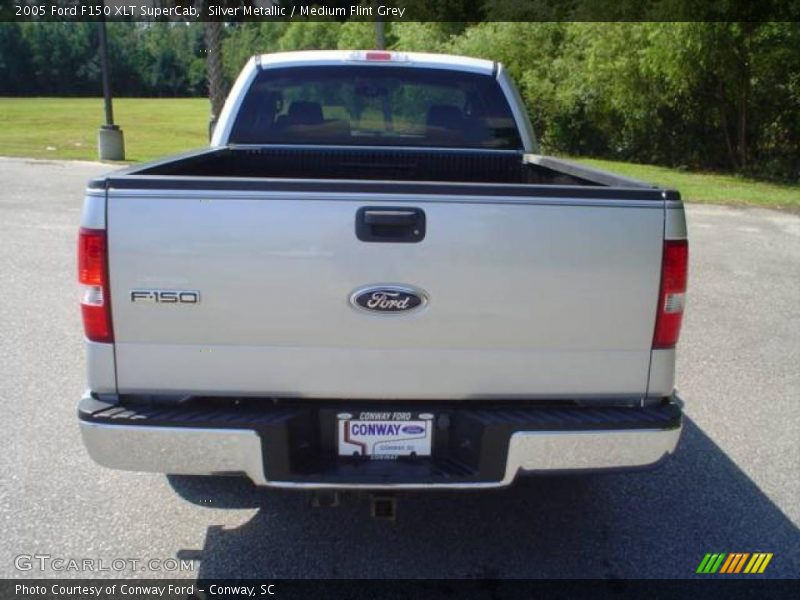 Silver Metallic / Medium Flint Grey 2005 Ford F150 XLT SuperCab