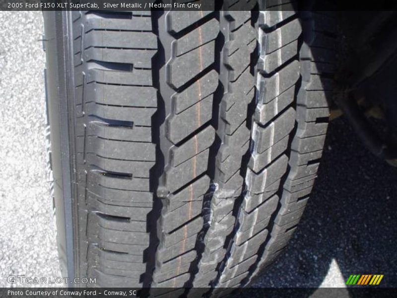 Silver Metallic / Medium Flint Grey 2005 Ford F150 XLT SuperCab
