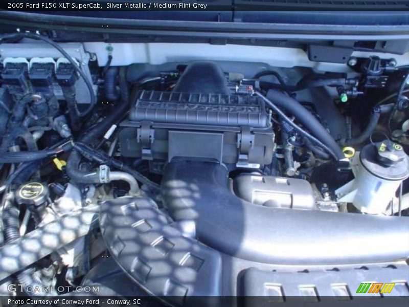 Silver Metallic / Medium Flint Grey 2005 Ford F150 XLT SuperCab