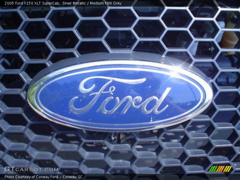 Silver Metallic / Medium Flint Grey 2005 Ford F150 XLT SuperCab