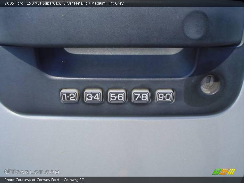 Silver Metallic / Medium Flint Grey 2005 Ford F150 XLT SuperCab