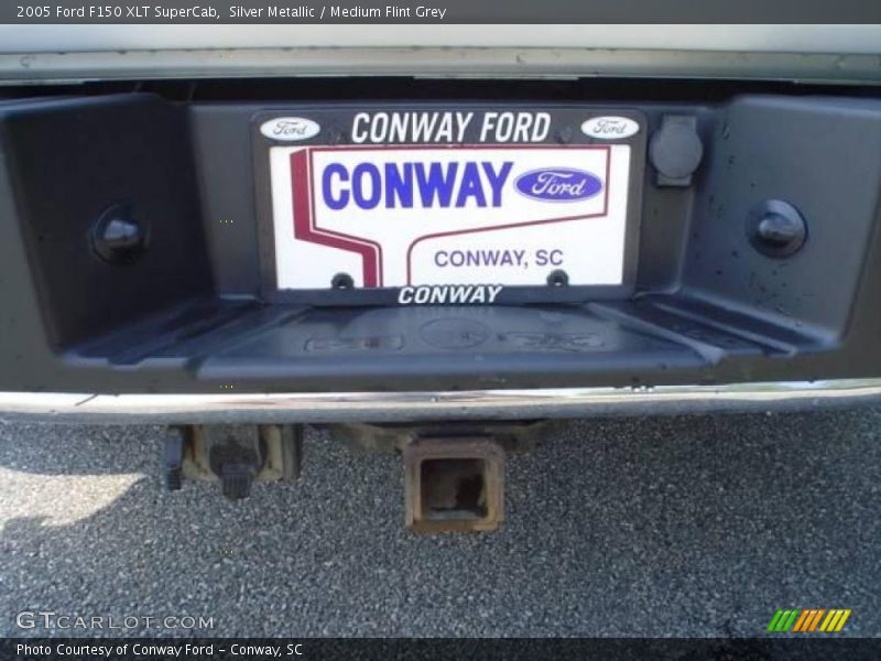Silver Metallic / Medium Flint Grey 2005 Ford F150 XLT SuperCab