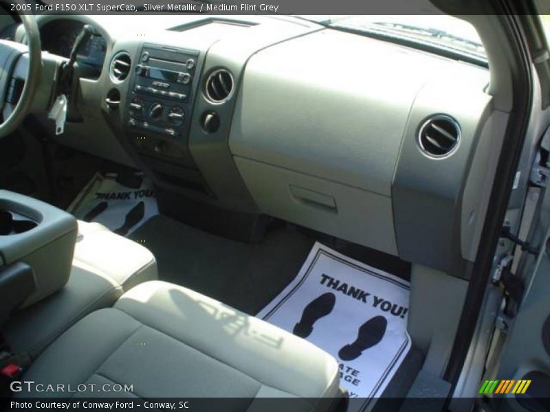 Silver Metallic / Medium Flint Grey 2005 Ford F150 XLT SuperCab