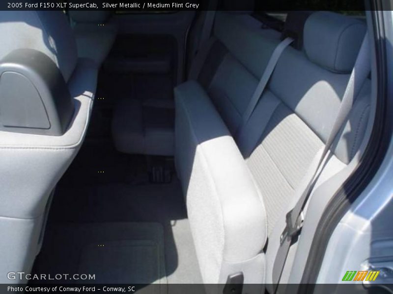 Silver Metallic / Medium Flint Grey 2005 Ford F150 XLT SuperCab
