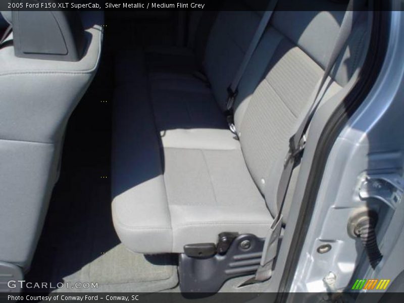Silver Metallic / Medium Flint Grey 2005 Ford F150 XLT SuperCab