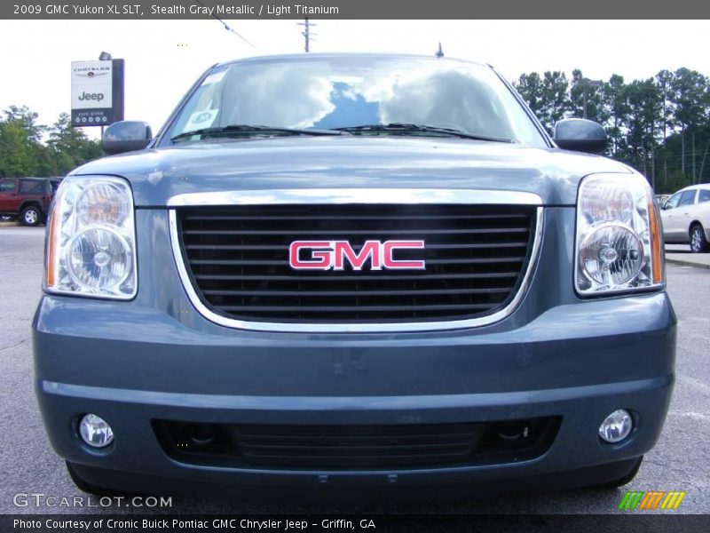 Stealth Gray Metallic / Light Titanium 2009 GMC Yukon XL SLT