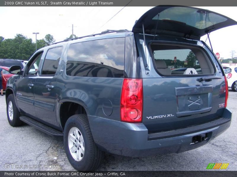 Stealth Gray Metallic / Light Titanium 2009 GMC Yukon XL SLT