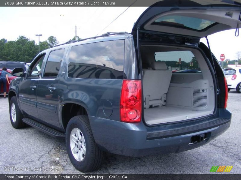 Stealth Gray Metallic / Light Titanium 2009 GMC Yukon XL SLT