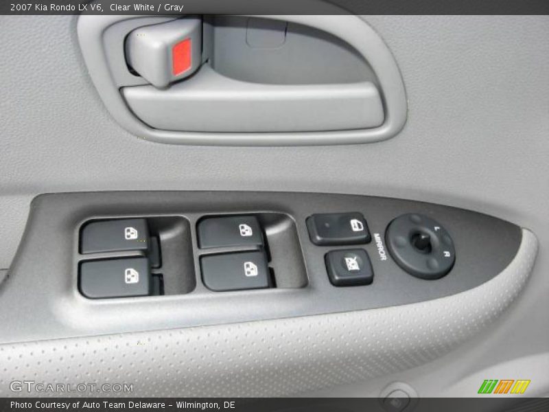 Clear White / Gray 2007 Kia Rondo LX V6