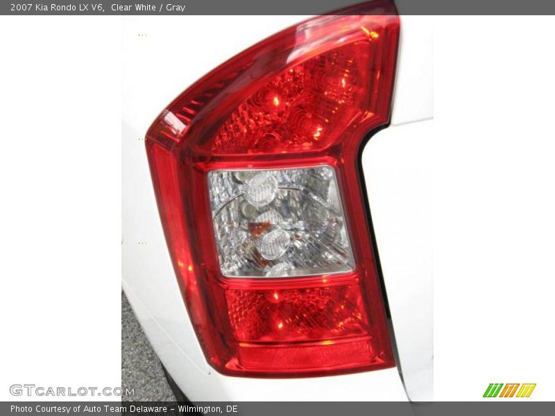 Clear White / Gray 2007 Kia Rondo LX V6