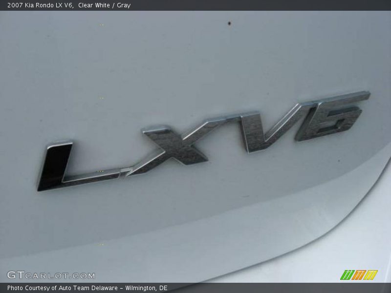 Clear White / Gray 2007 Kia Rondo LX V6