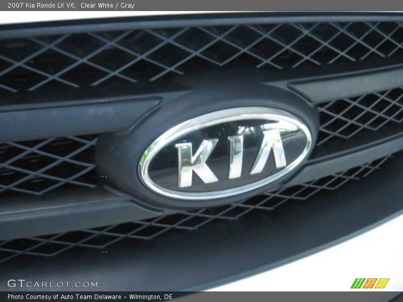 Clear White / Gray 2007 Kia Rondo LX V6