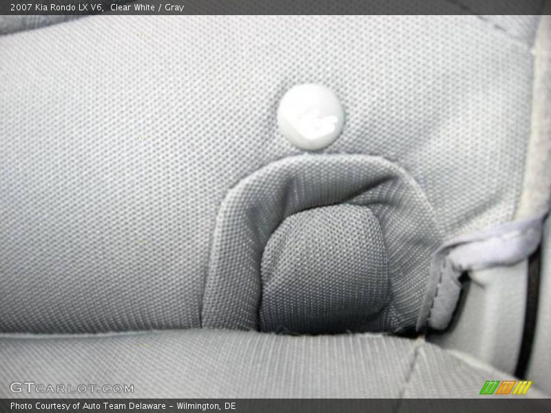 Clear White / Gray 2007 Kia Rondo LX V6