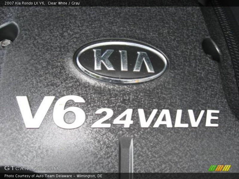 Clear White / Gray 2007 Kia Rondo LX V6