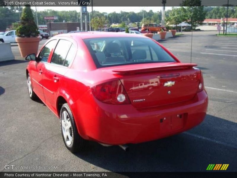 Victory Red / Gray 2005 Chevrolet Cobalt Sedan