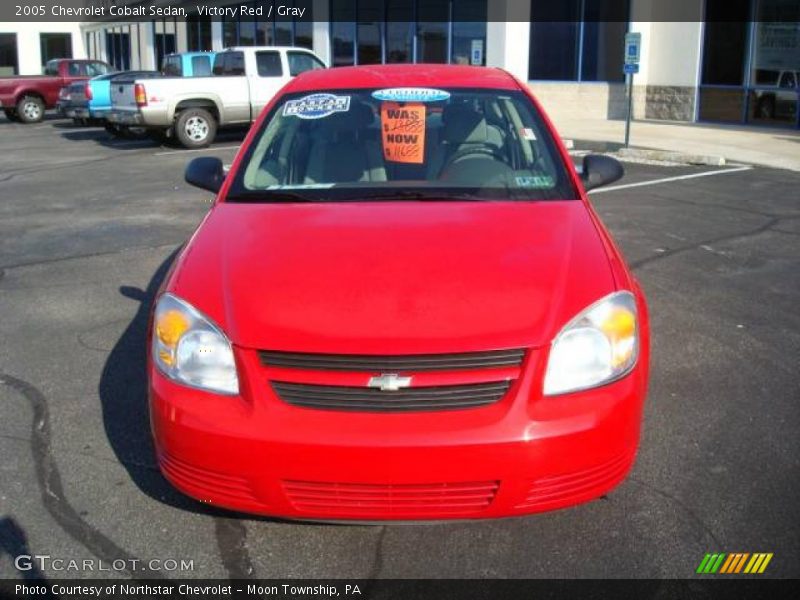 Victory Red / Gray 2005 Chevrolet Cobalt Sedan