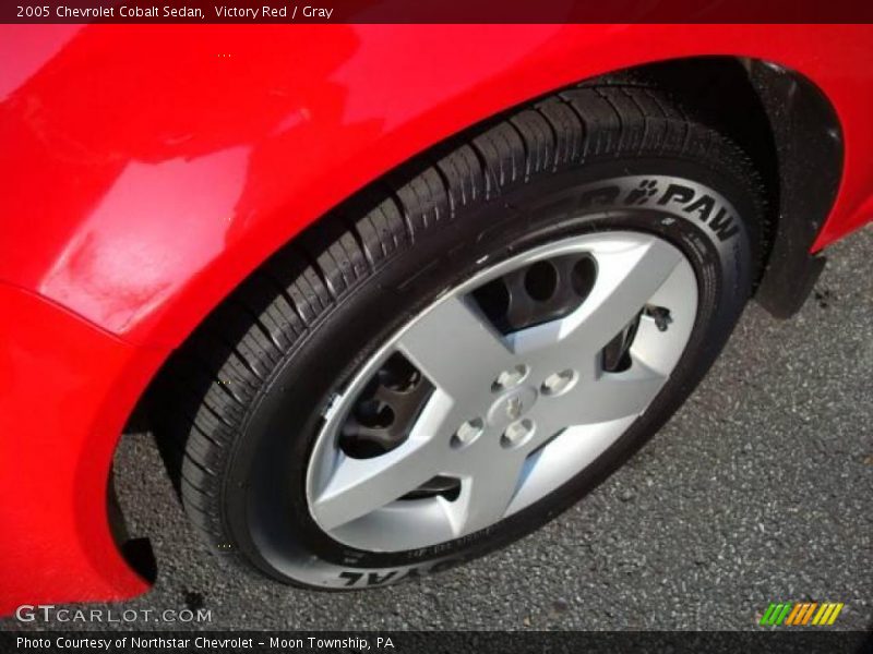 Victory Red / Gray 2005 Chevrolet Cobalt Sedan