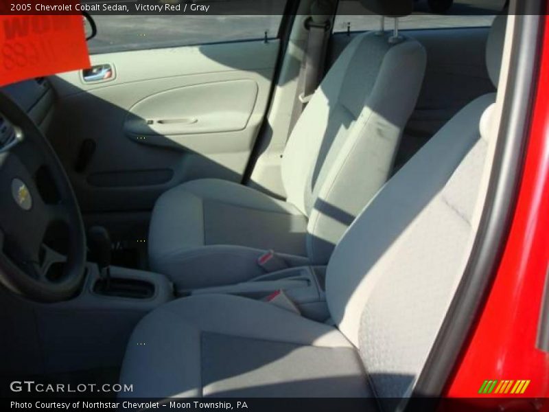 Victory Red / Gray 2005 Chevrolet Cobalt Sedan