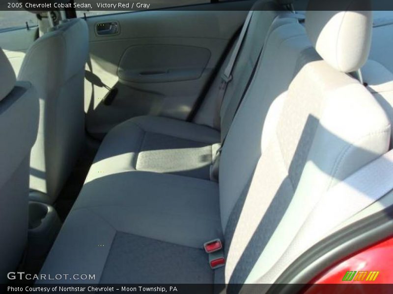 Victory Red / Gray 2005 Chevrolet Cobalt Sedan