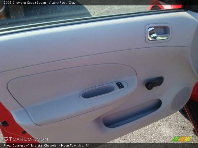 Victory Red / Gray 2005 Chevrolet Cobalt Sedan