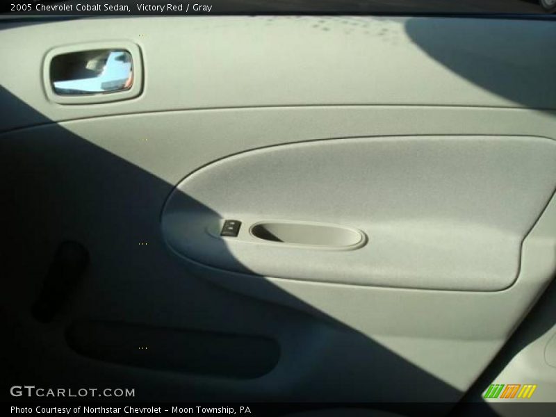 Victory Red / Gray 2005 Chevrolet Cobalt Sedan